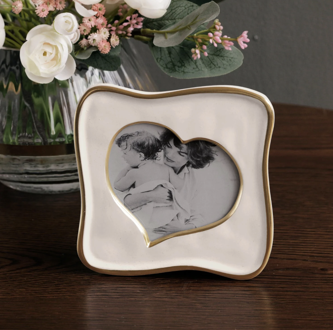 Cream Encanto Curved Heart Frame