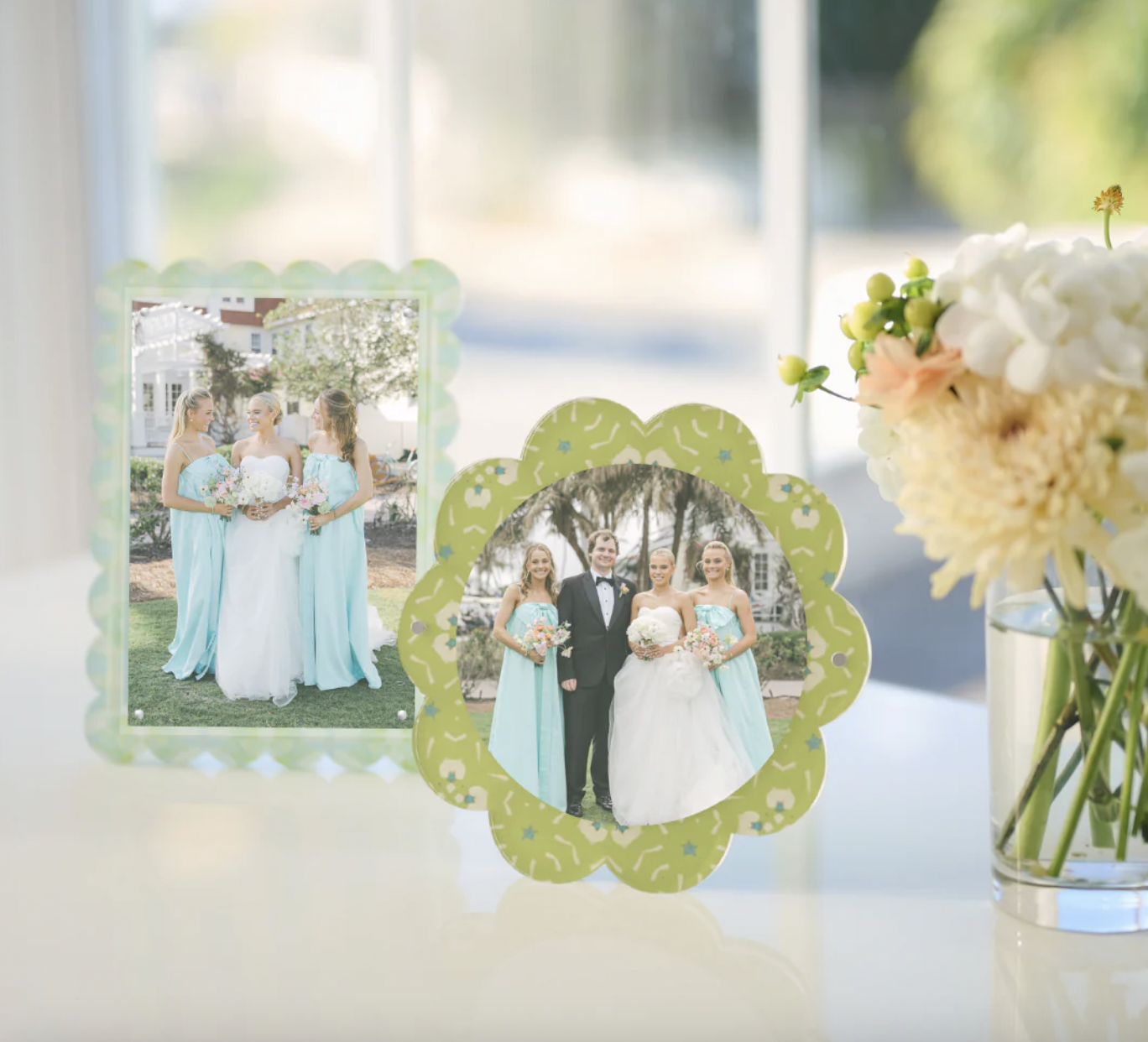 Dorset Garden Green Acrylic Round Picture Frame