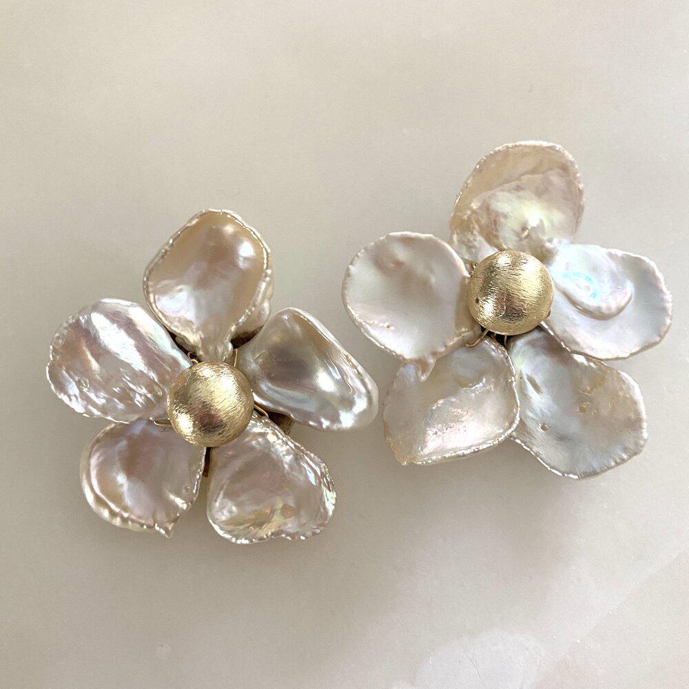 Golden Flowers Keishi Pearls w Gold Bead